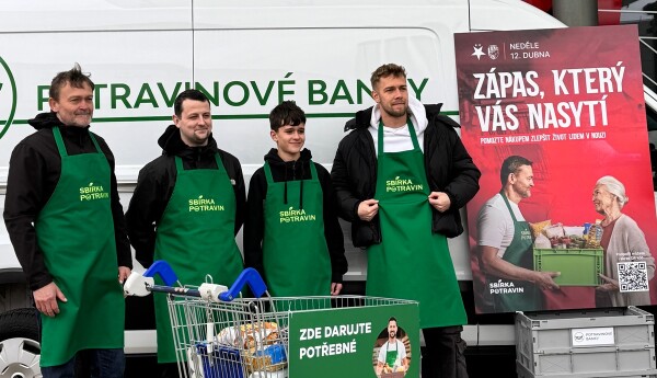 Přihrajte pomoc lidem v nouzi. Do kampaně Sbírky potravin se zapojila i SK Slavia Praha